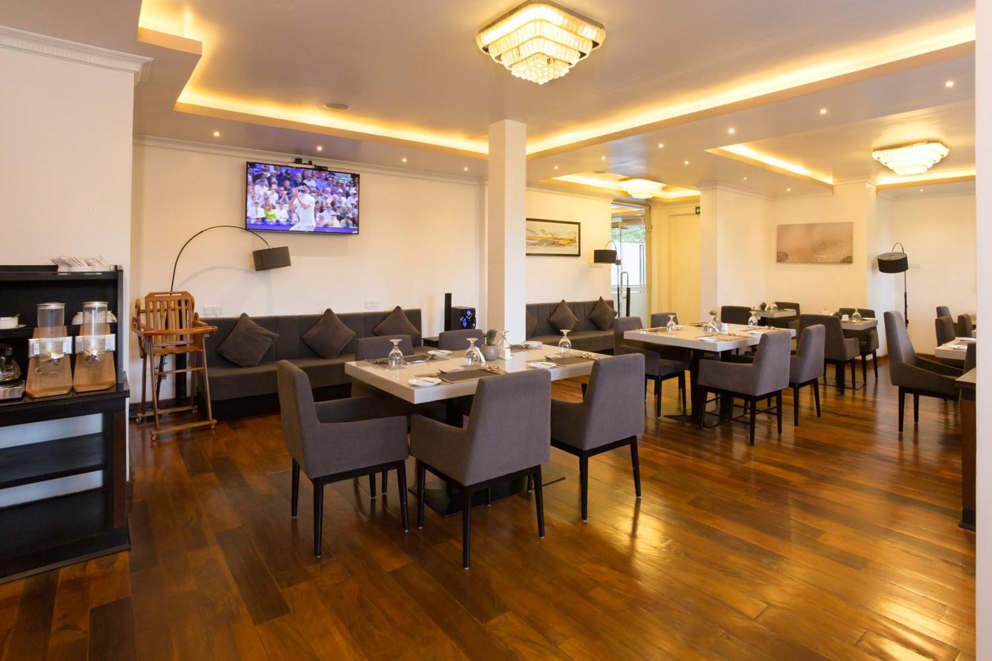 Hotel Grand Turf By Gsp Нувара Елия Екстериор снимка