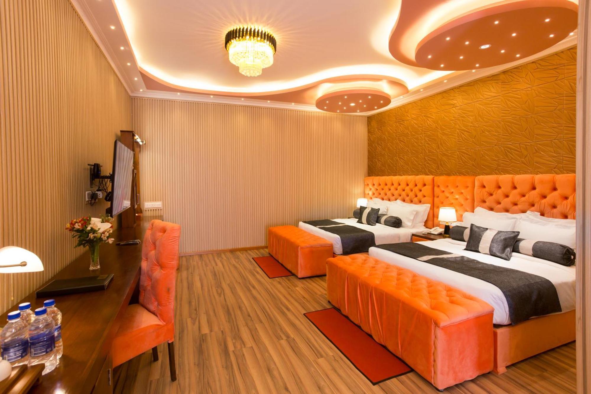 Hotel Grand Turf By Gsp Нувара Елия Екстериор снимка