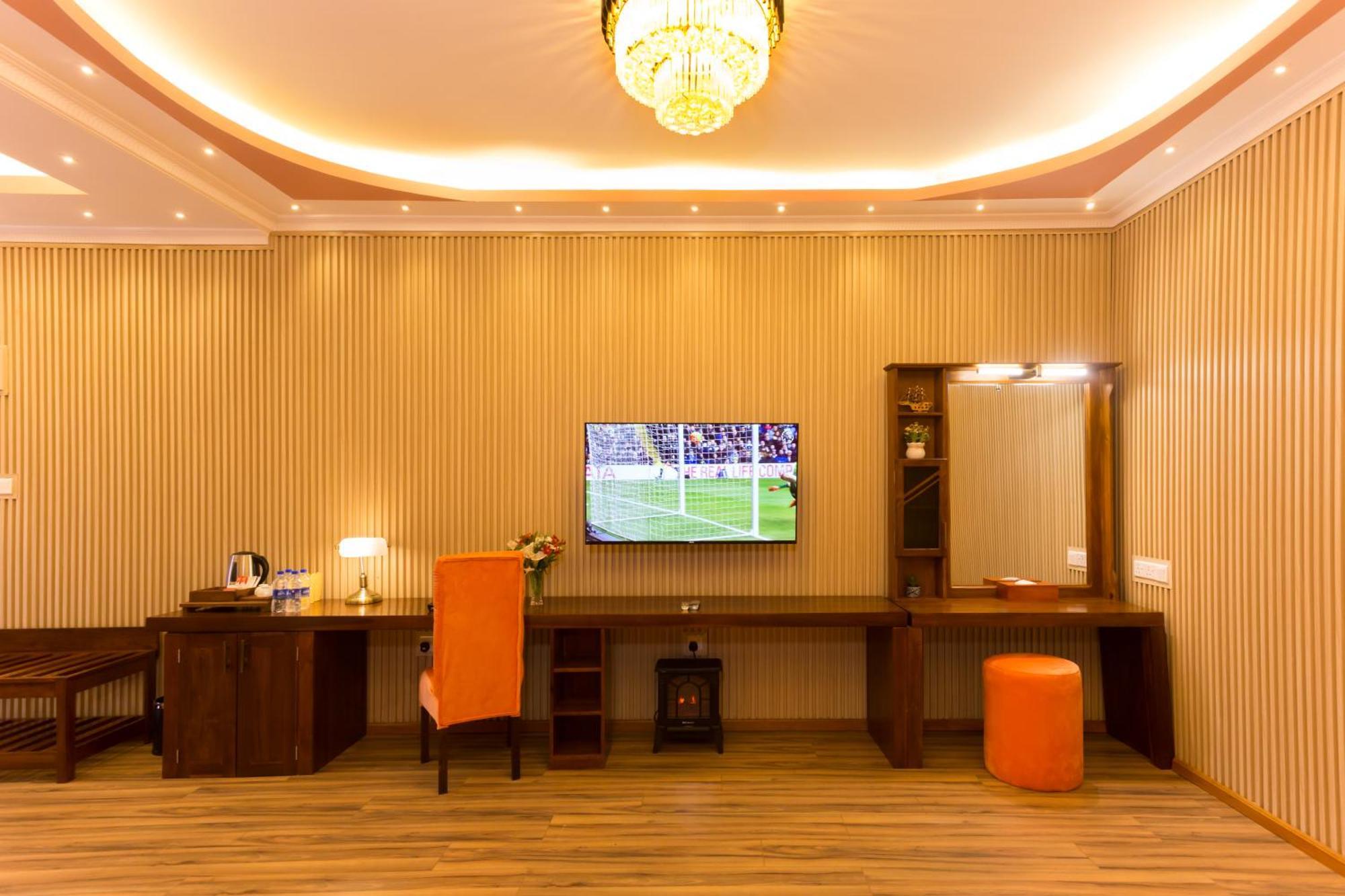 Hotel Grand Turf By Gsp Нувара Елия Екстериор снимка