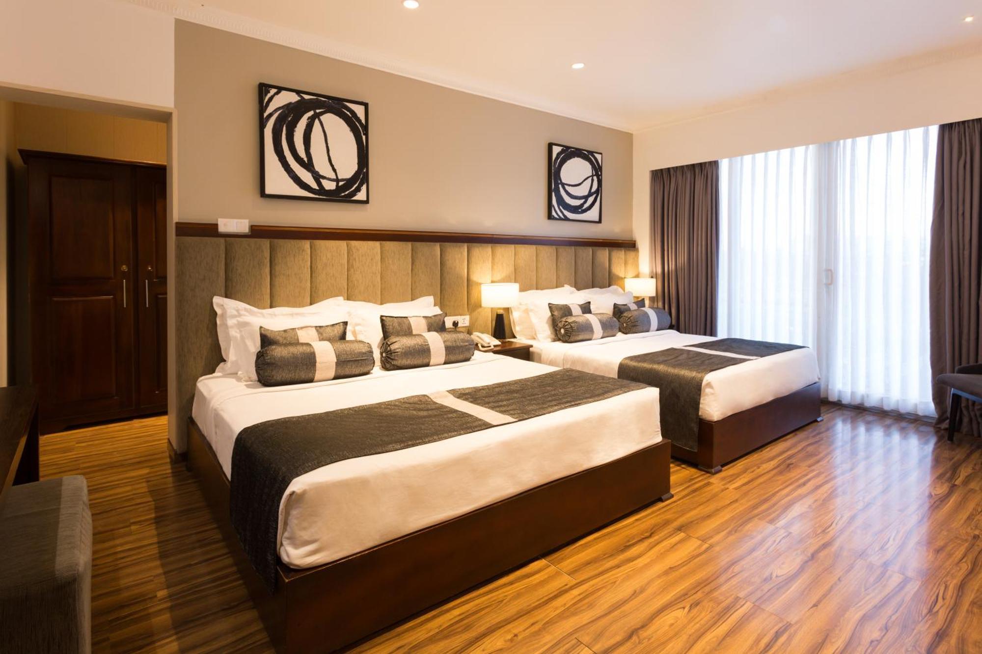 Hotel Grand Turf By Gsp Нувара Елия Екстериор снимка