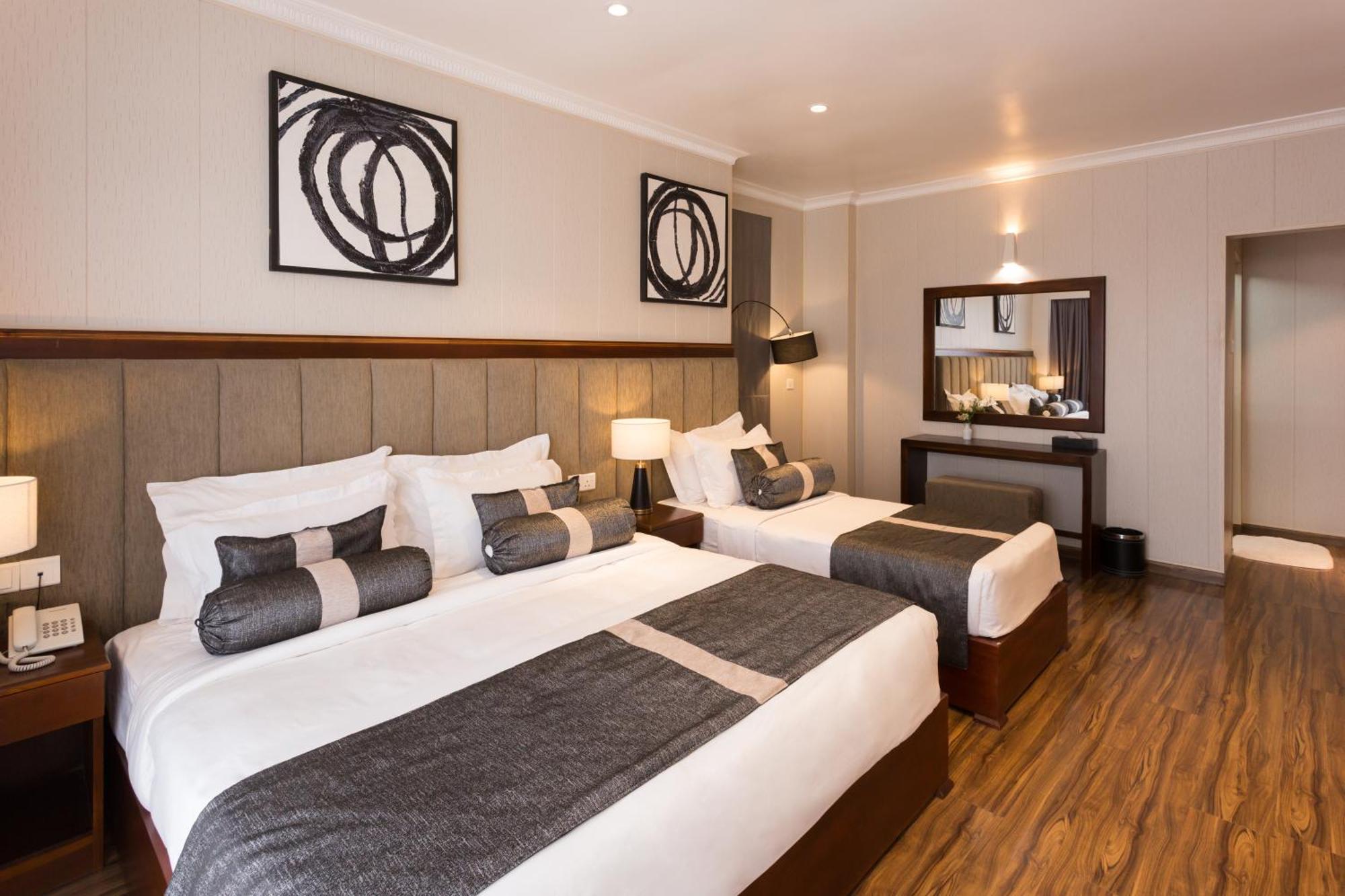 Hotel Grand Turf By Gsp Нувара Елия Екстериор снимка