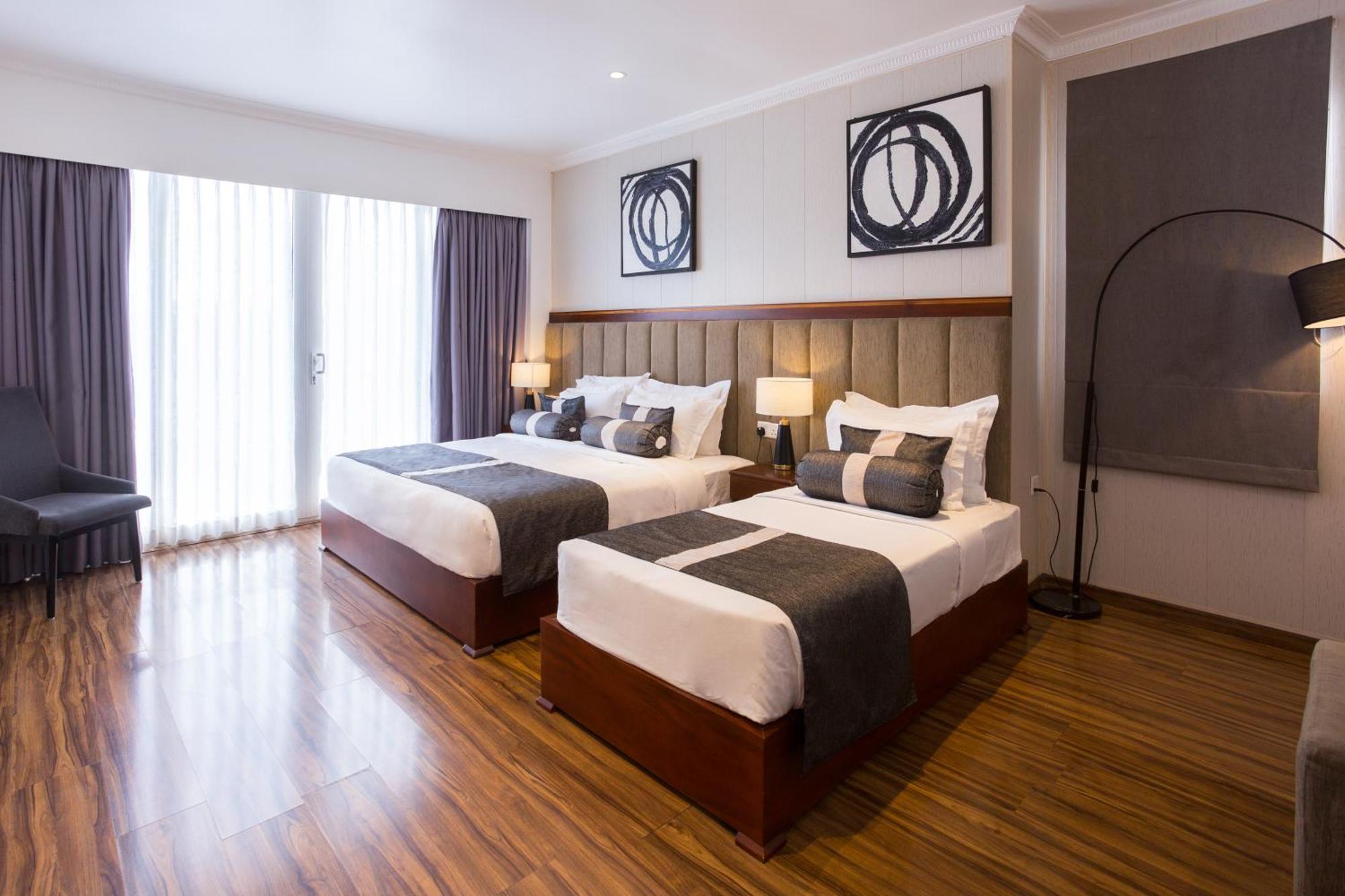 Hotel Grand Turf By Gsp Нувара Елия Екстериор снимка