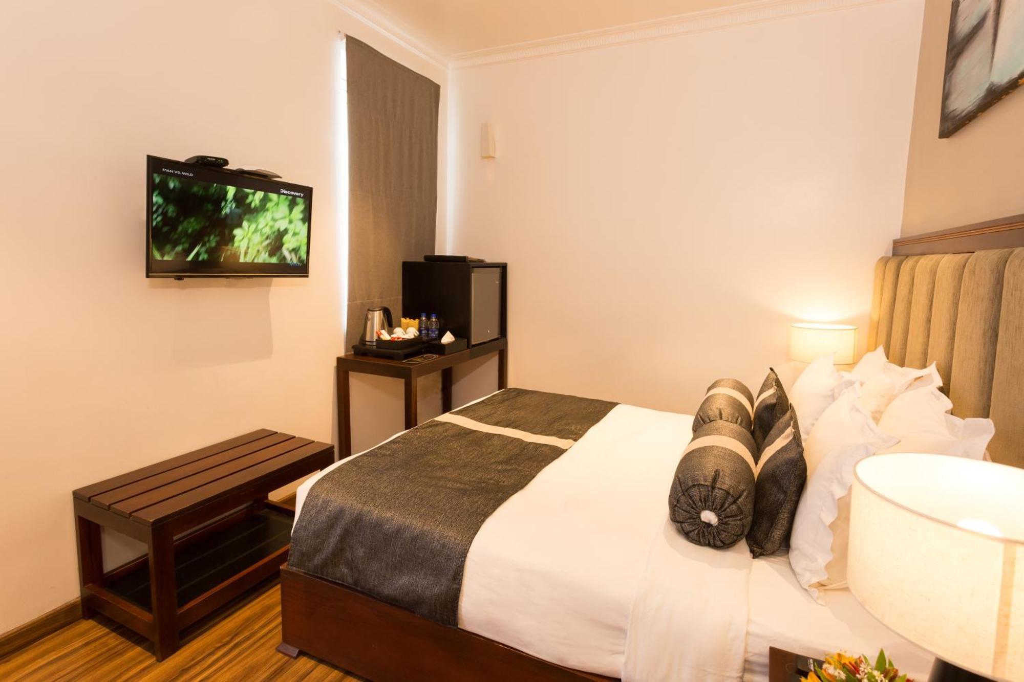 Hotel Grand Turf By Gsp Нувара Елия Екстериор снимка