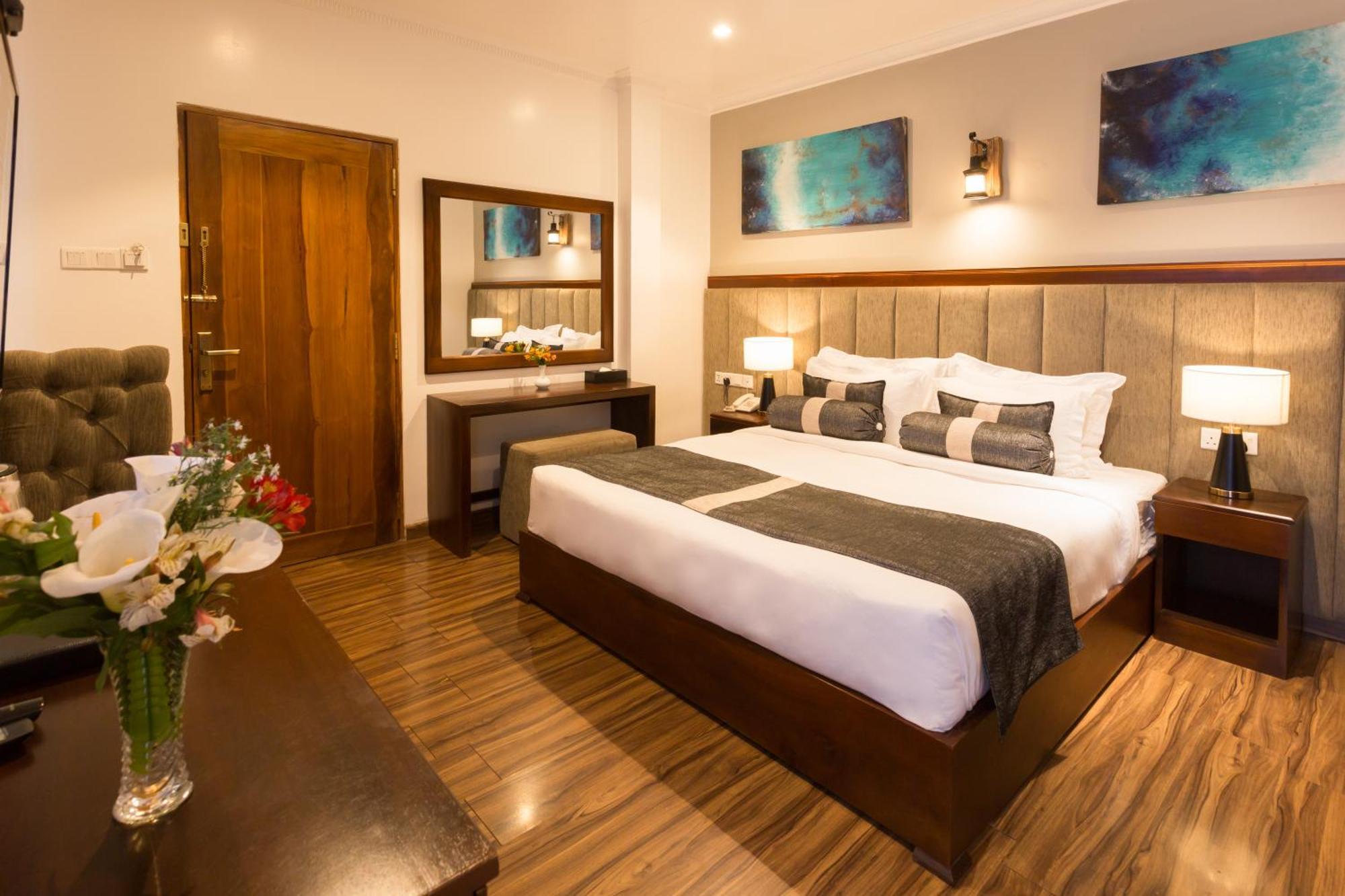 Hotel Grand Turf By Gsp Нувара Елия Екстериор снимка
