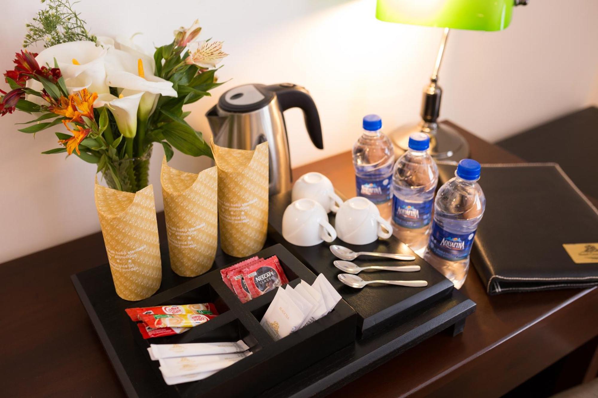Hotel Grand Turf By Gsp Нувара Елия Екстериор снимка