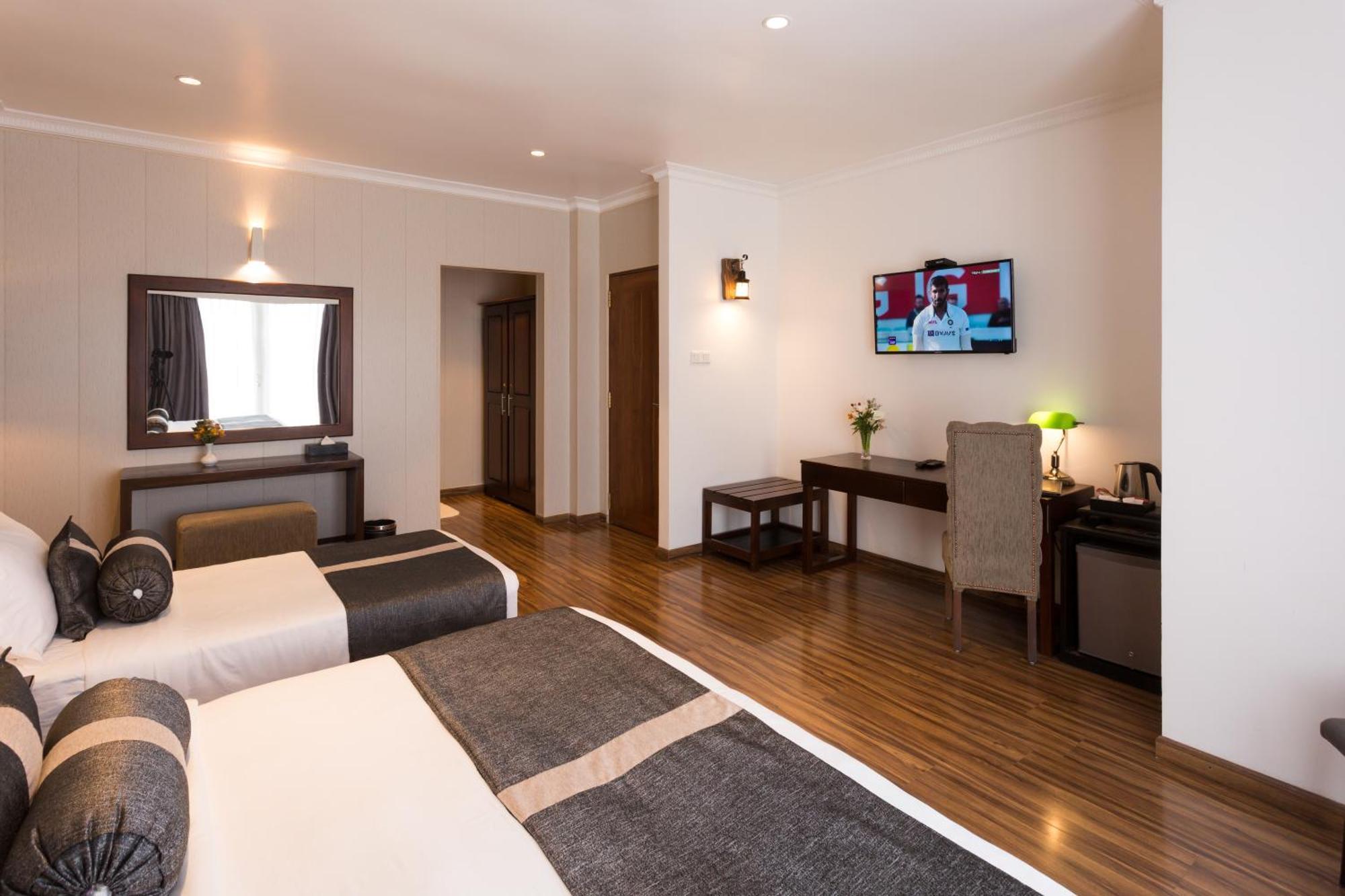 Hotel Grand Turf By Gsp Нувара Елия Екстериор снимка